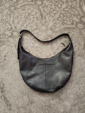 Madewell Essentials Curve Leather Shoulder Bag